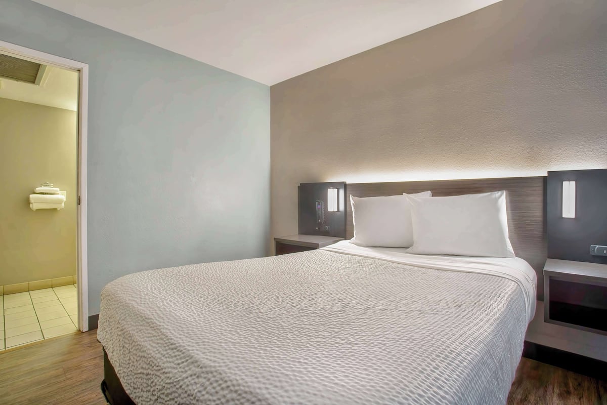 Desk, free WiFi, bed sheets, wheelchair access