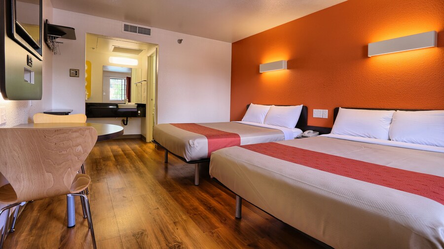 Super 8 by Wyndham Petaluma