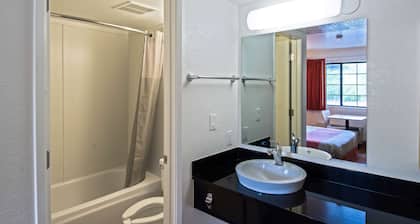 Motel 6 Redding, CA - South