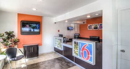 Motel 6 Redding, CA - South