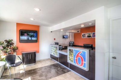 Motel 6 Redding, CA - South