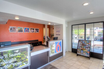 Motel 6 Redding, CA - South