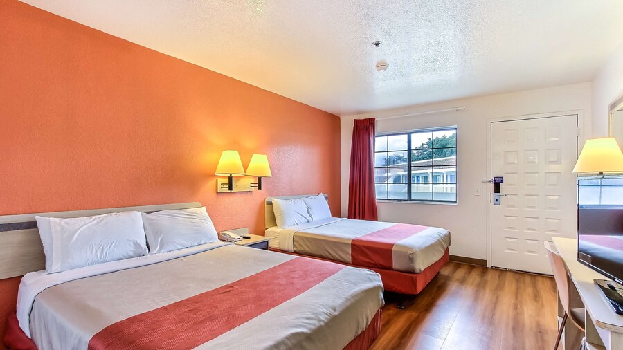 Motel 6 Salinas, CA - North Monterey Area