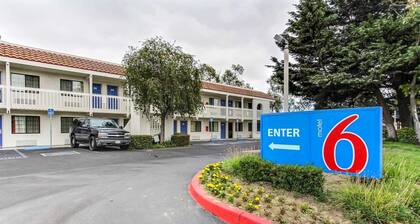 Motel 6 Salinas, CA - North Monterey Area