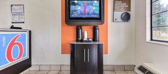 Motel 6 Salinas, CA - North Monterey Area