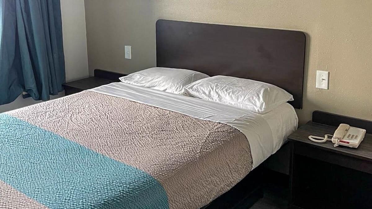 โต๊ะทำงาน, พื้นที่ทำงานแบบใช้แล็ปท็อป, ผ้าปูที่นอน