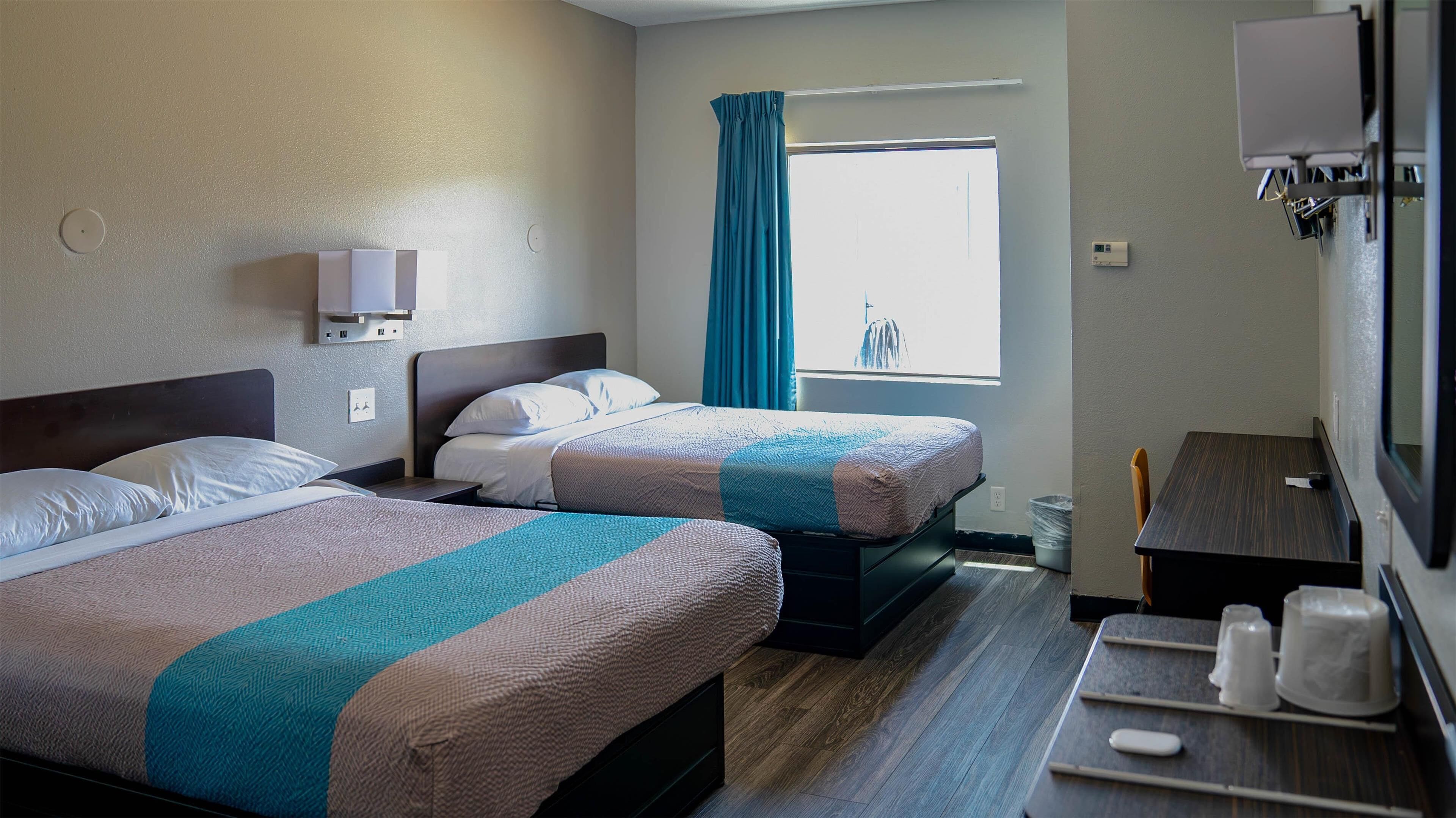 โต๊ะทำงาน, พื้นที่ทำงานแบบใช้แล็ปท็อป, ผ้าปูที่นอน