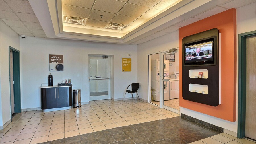 Motel 6 Tewksbury, MA - Boston