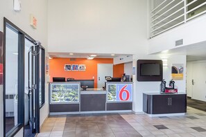 Lobby - Motel 6 Spokane, WA - East (Spokane Valley)