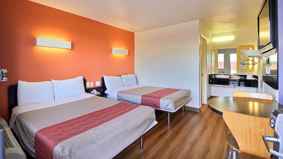 Motel 6 Laredo, TX - South