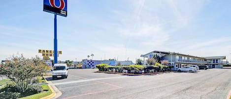 Pintu masuk properti