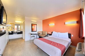 Standard Room, 1 Queen Bed, Non Smoking