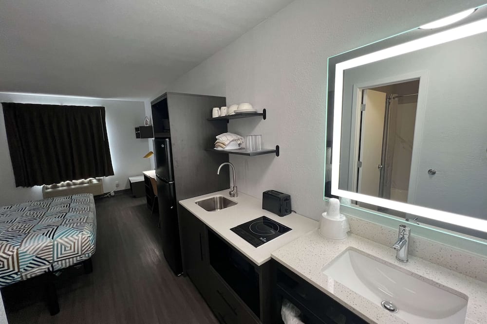 Motel 6 Altoona, IA - Des Moines East