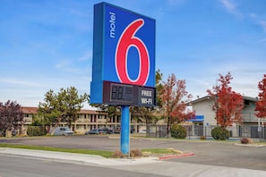 Exterior - Motel 6 Carson City, NV (Carson City)