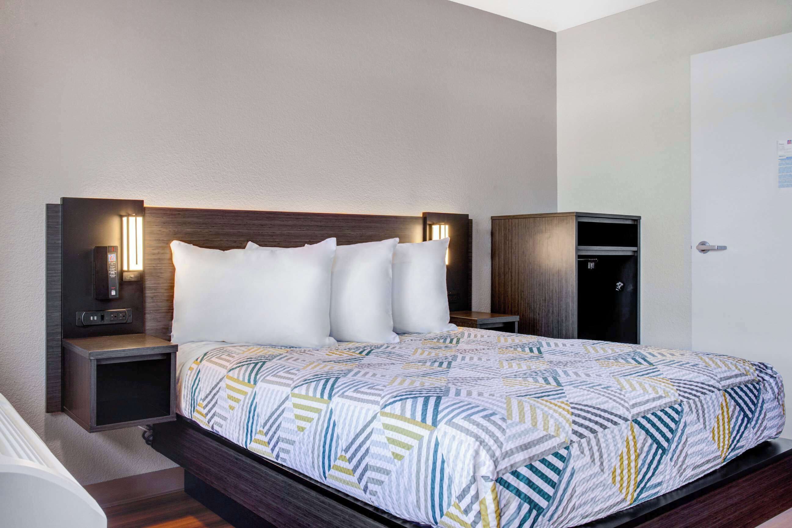 Free WiFi, bed sheets