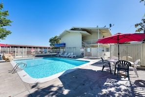 Pool - Motel 6 Carson City, NV (Carson City)