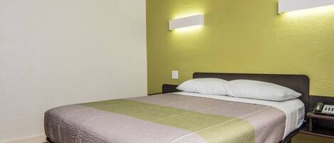 Skrivebord, wi-fi (inkludert) og sengetøy