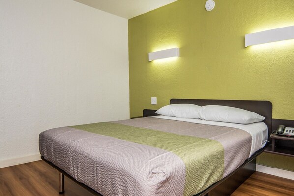 Työpöytä, ilmainen Wi-Fi, vuodevaatteet