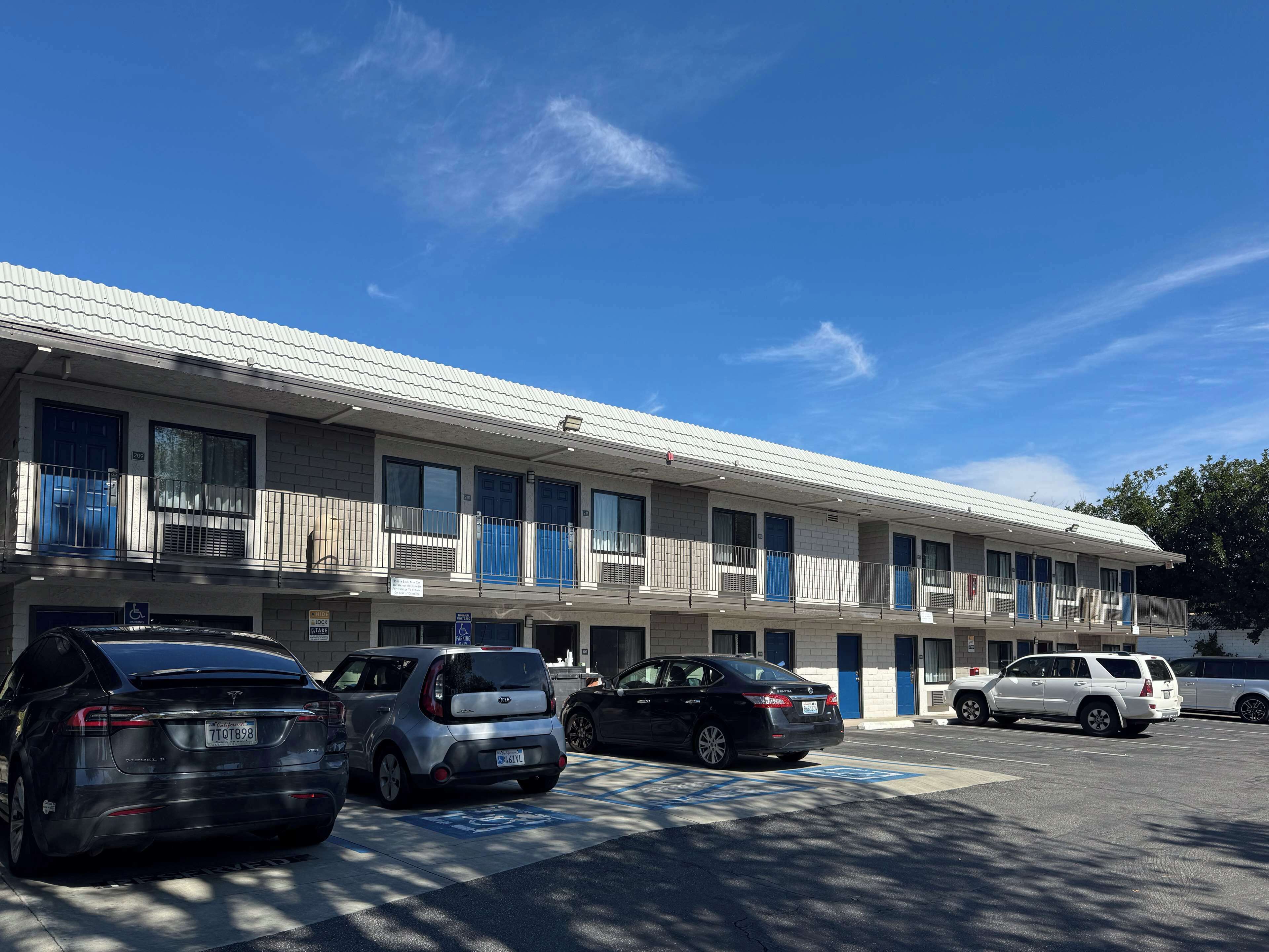 المنشأة من الخارج