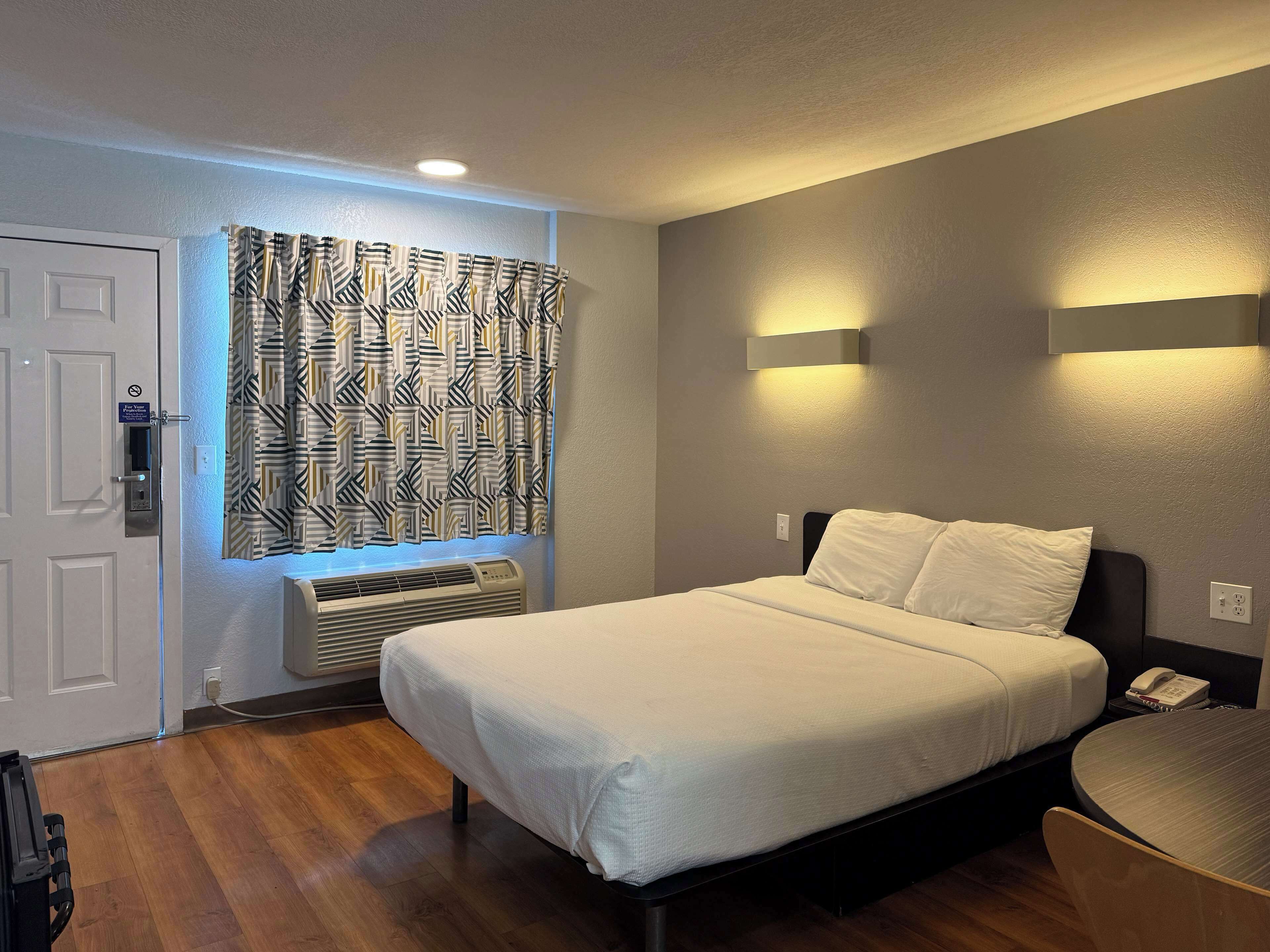 Photo - Motel 6-Simi Valley, CA