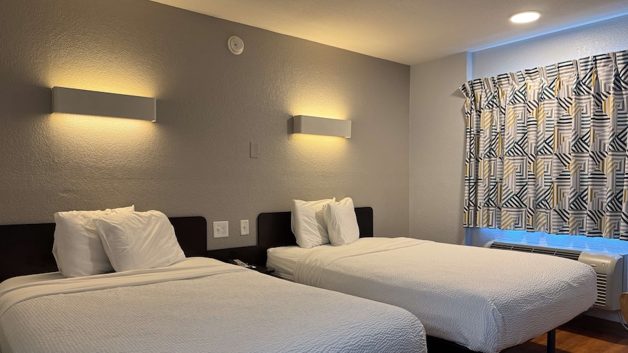 Motel 6 Simi Valley, CA