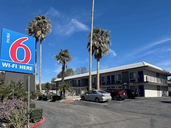Motel 6 Simi Valley, CA