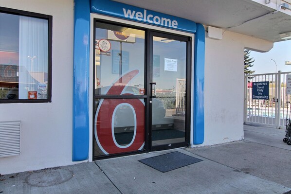 Exterior - Motel 6 Bismarck, ND (Bismarck)