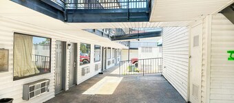 Luxury Inn by OYO Albany