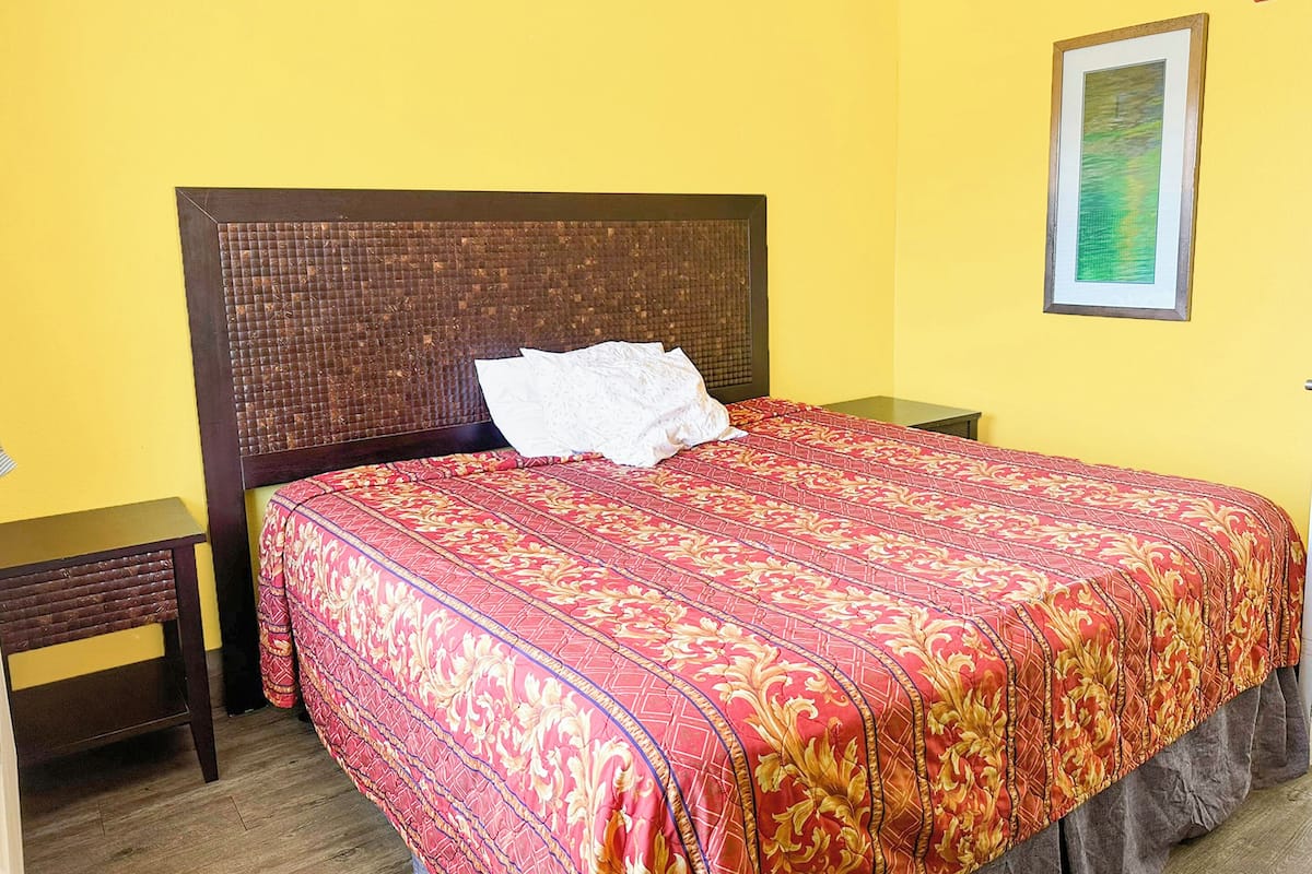 Desk, free WiFi, bed sheets