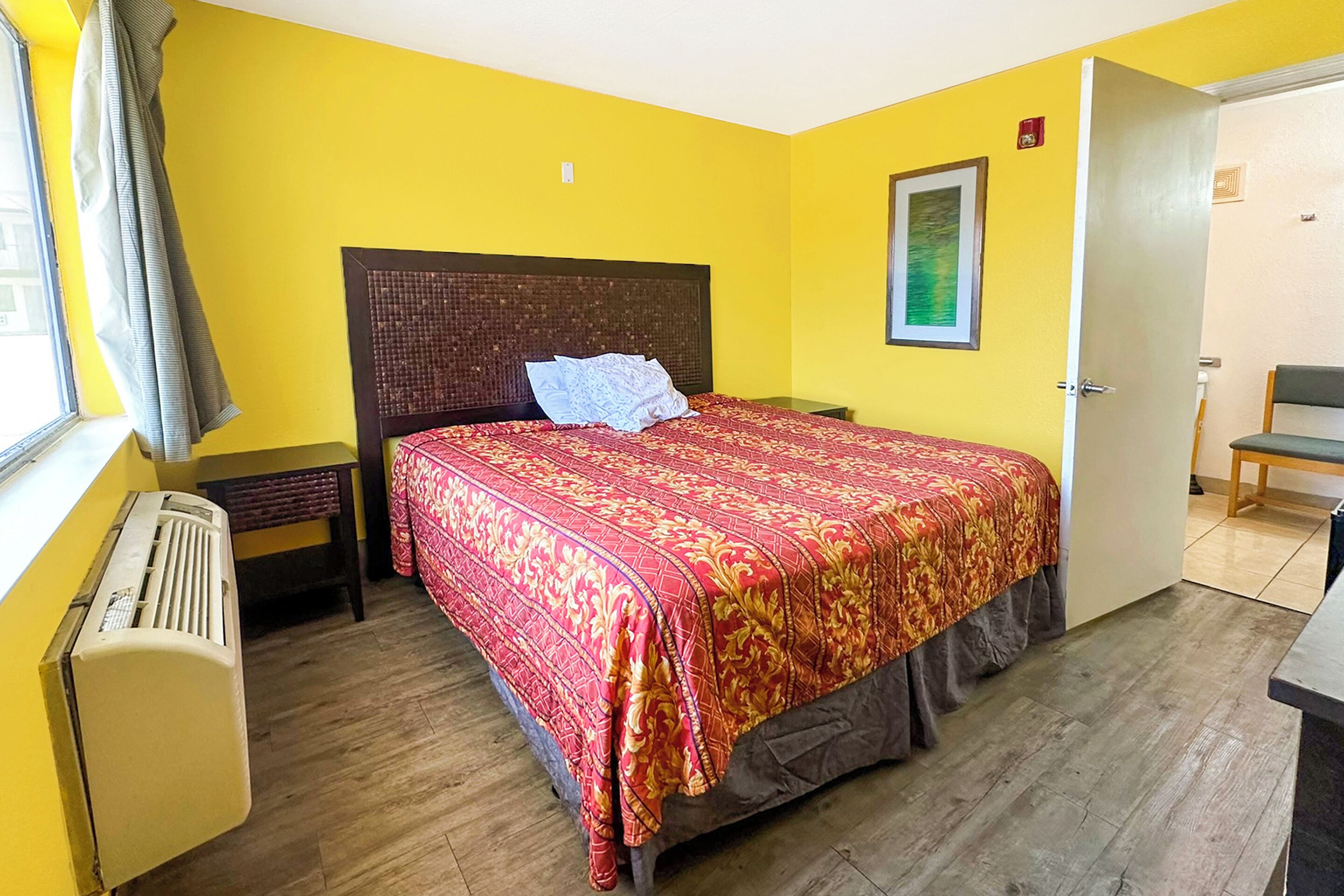 Desk, free WiFi, bed sheets