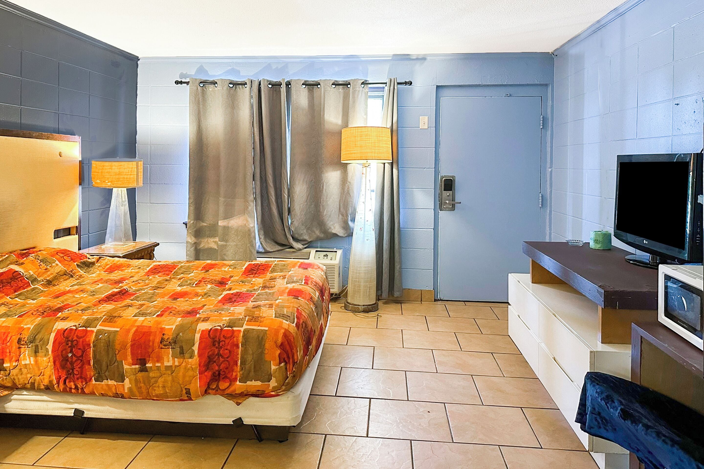 Habitación familiar, 2 camas dobles | Escritorio, wifi gratis, ropa de cama