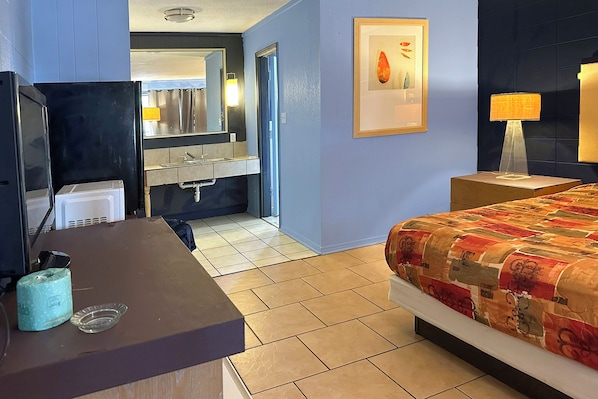 Chambre familiale, 2 lits doubles | Bureau, accès au Wi-Fi (inclus), literie fournie