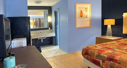 Luxury Inn by OYO Albany