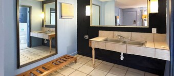 Luxury Inn by OYO Albany