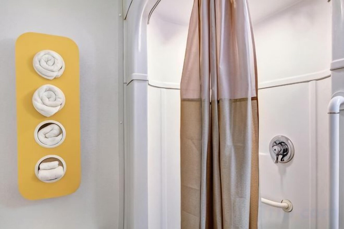 Bathroom | Shower, towels