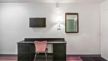 Standard Room, 1 Queen Bed, Non Smoking | Property amenity