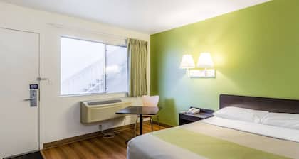 Motel 6 Green Bay, WI