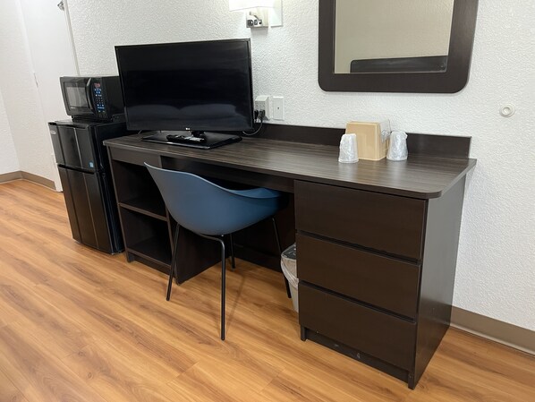 Iron/ironing board, free WiFi, bed sheets - Motel 6 Longview, TX (Longview)