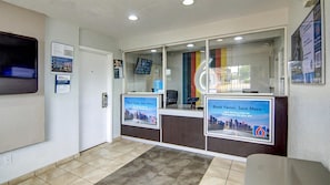 Lobby - Motel 6 Longview, TX (Longview)