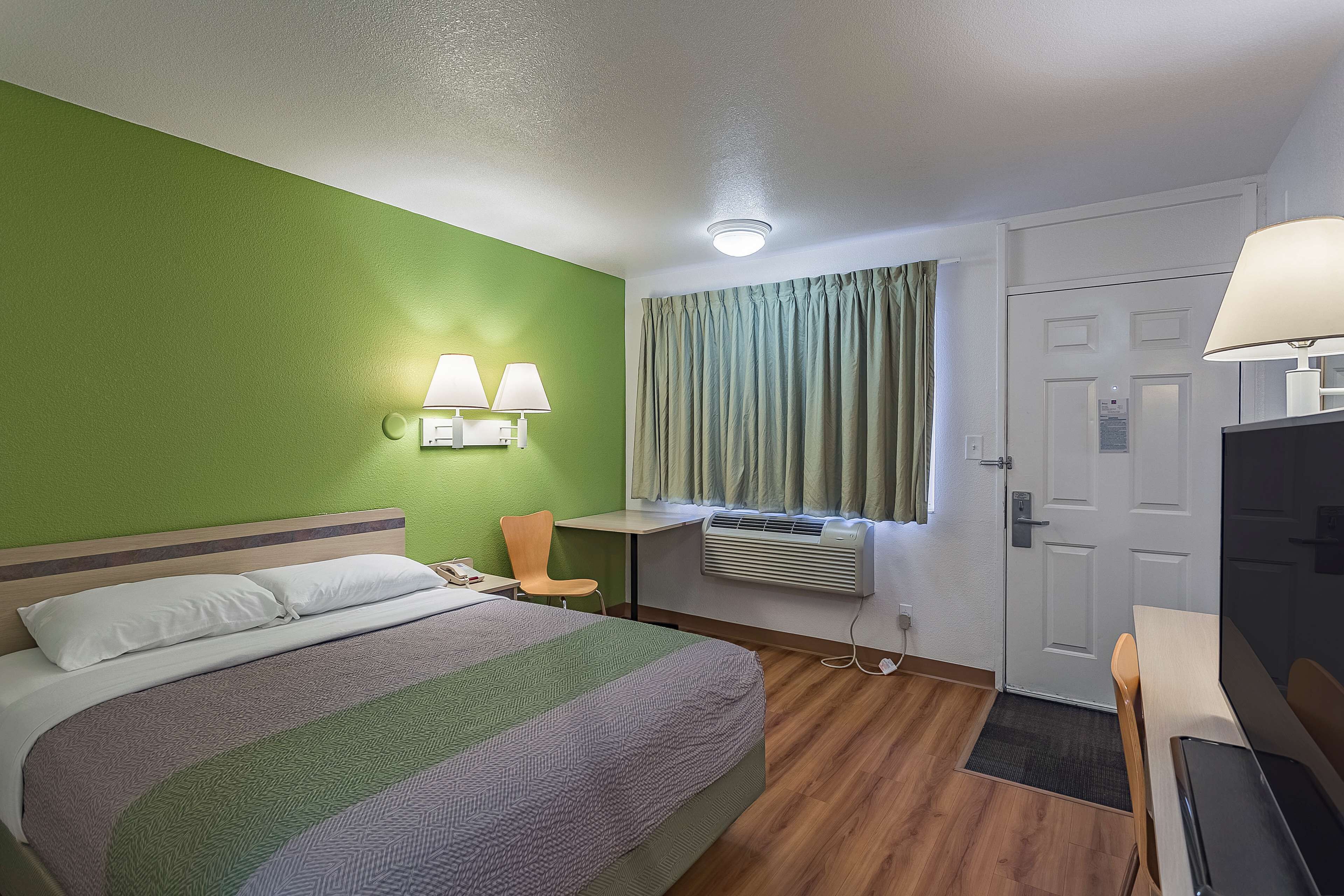 Free WiFi, bed sheets