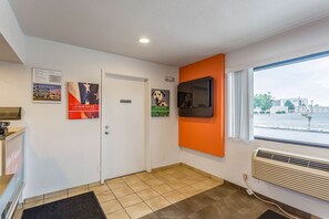 Lobby sitting area - Motel 6 Billings, MT - South (Billings)