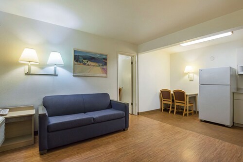 Motel 6 Rochester, MN