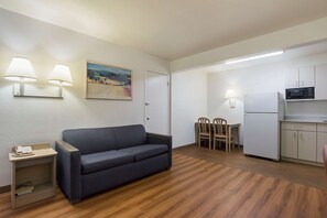 Standard Room, 1 Queen Bed, Non Smoking | Free WiFi, bed sheets