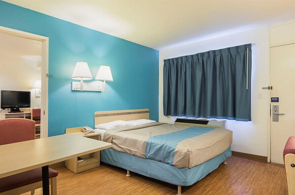 Free WiFi, bed sheets - Motel 6 Rochester, MN (Rochester)