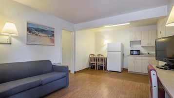 Standard Room, 1 Queen Bed, Non Smoking | Free WiFi, bed sheets