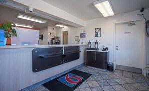 Reception - Motel 6 Rochester, MN (Rochester)