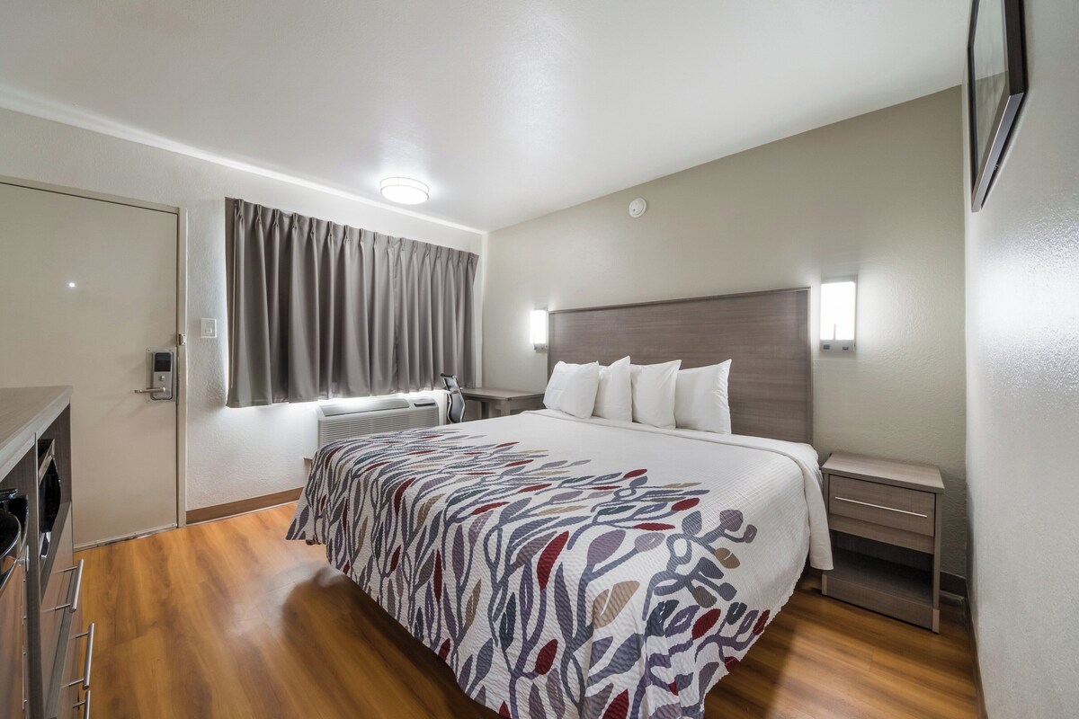 Desk, blackout drapes, cribs (free), WiFi (free)