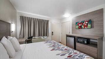 Escrivaninha, cortinas blackout, berços grátis, Wi-Fi de cortesia