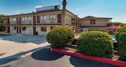 Red Roof Inn San Antonio E – Frost Bank Center