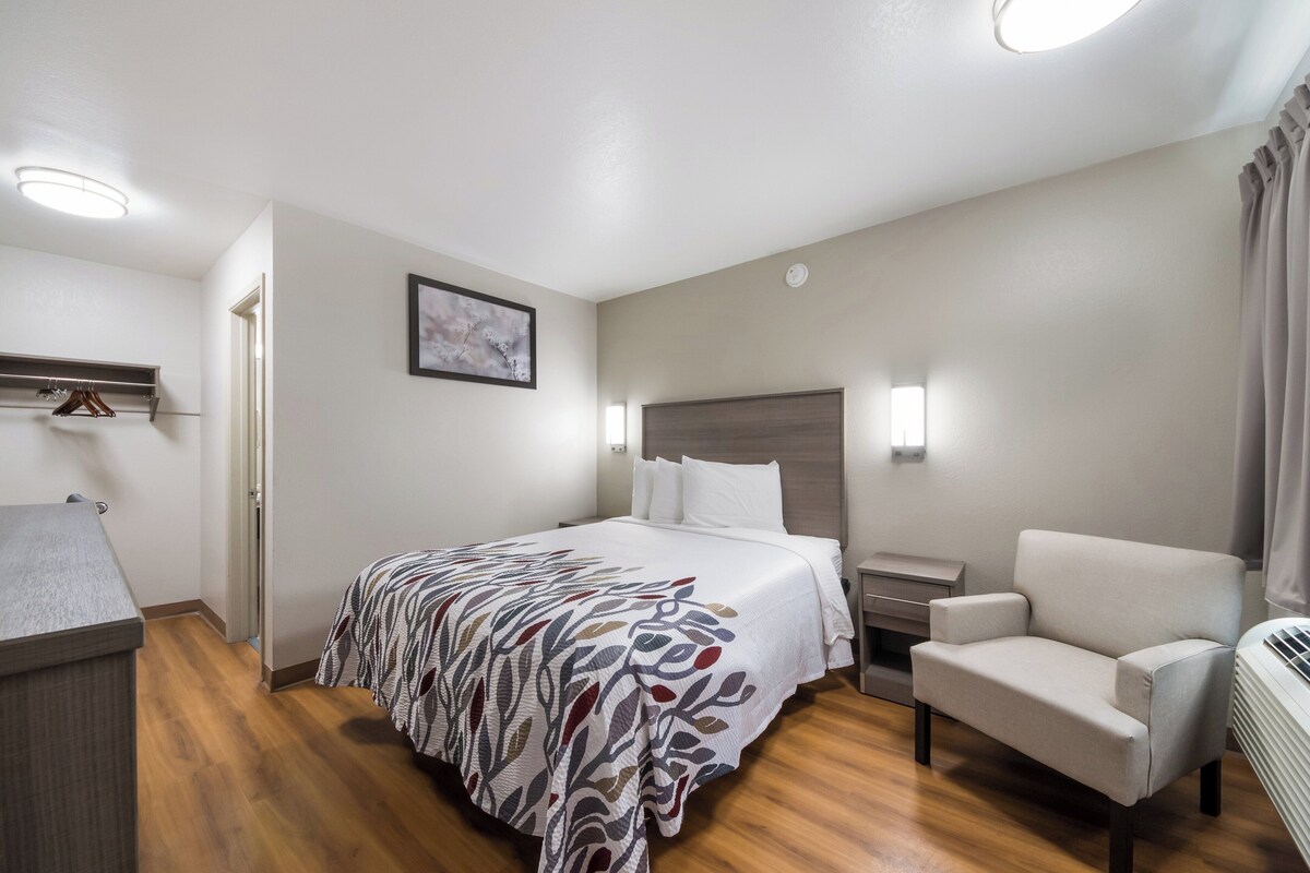 Desk, blackout drapes, cribs (free), WiFi (free)